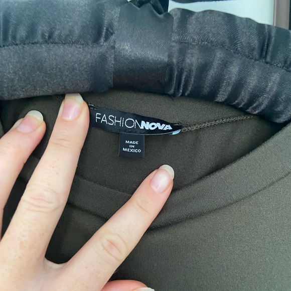 Fashion nova green wrap dress short sleeves - Picture 2 of 4